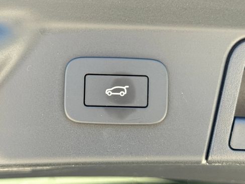 Used 2024 Land Rover Range Rover Velar Dynamic SE AWD/4WD image 17