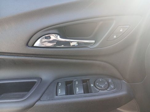 Used 2023 Chevrolet Equinox LT image 11