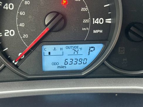 Used 2016 Toyota RAV4 LE AWD/4WD image 17