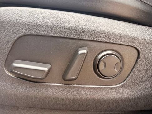 Certified 2023 Kia Carnival LX FWD image 12