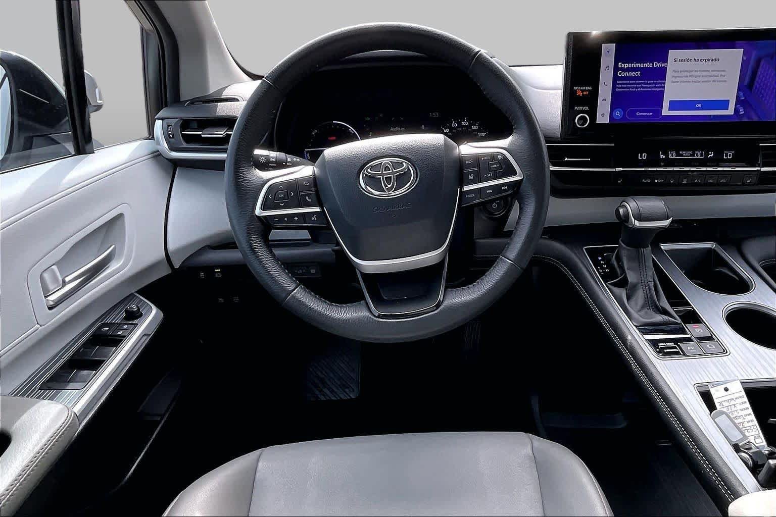 Used 2025 Toyota Sienna XLE FWD image 5