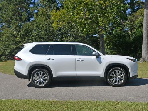 Used 2024 Toyota Grand Highlander Limited image 5