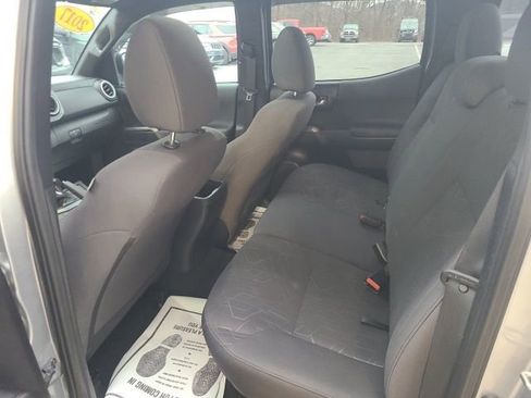 Used 2017 Toyota Tacoma TRD Off-Road image 17