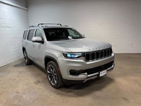 Used 2022 Jeep Wagoneer Series III w/ Premium Group I image 4