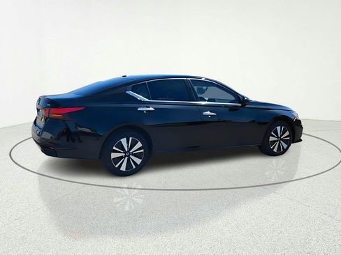 Used 2022 Nissan Altima 2.5 SV w/ SV Premium Package AWD/4WD image 8