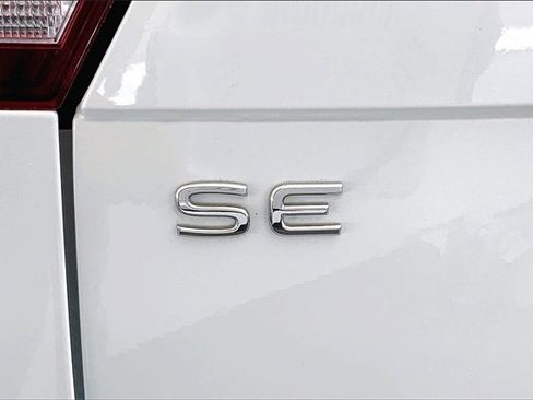 Certified 2023 Volkswagen Tiguan SE w/ Panoramic Sunroof Package image 8