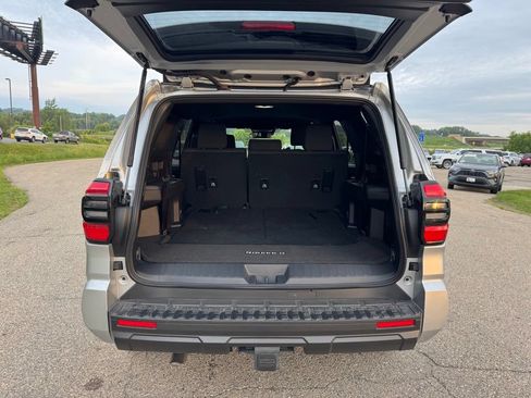 Used 2025 Toyota 4Runner SR5 AWD/4WD image 16