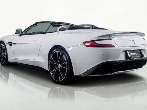 Used 2017 Aston Martin Vanquish S image 17