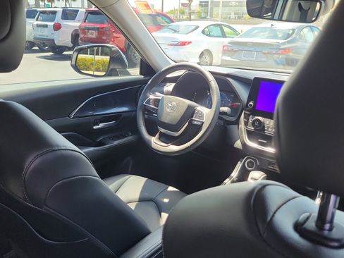 Used 2024 Toyota Grand Highlander XLE FWD image 14