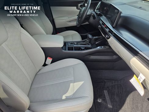 Certified 2025 Kia Sorento S w/ Panoramic Sunroof Package FWD image 12
