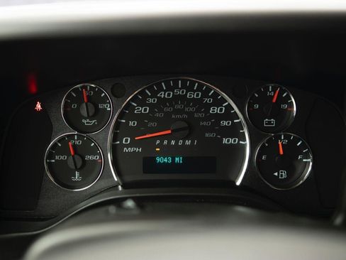 Used 2025 Chevrolet Express 2500 w/ Driver Convenience Package RWD image 4