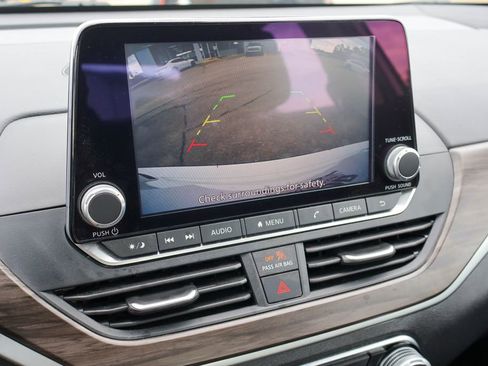 Used 2025 Nissan Altima 2.5 SV FWD image 4