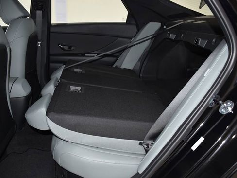 New 2025 Hyundai Elantra Limited image 31