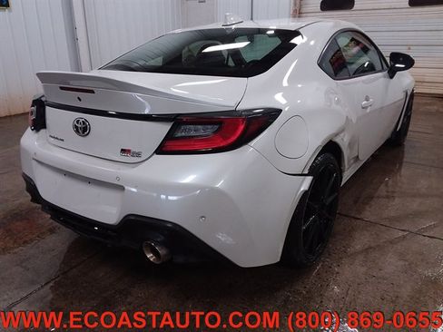 Used 2022 Toyota GR86 Premium w/ ALL Weather Mat Package (TMS) image 7