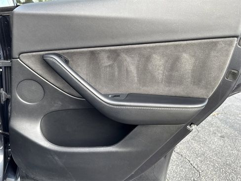 Used 2021 Tesla Model Y Long Range image 16