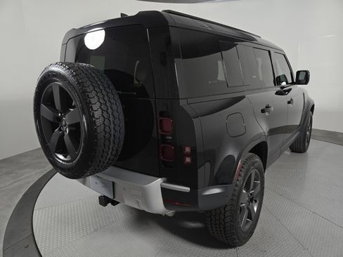 Used 2025 Land Rover Defender 110 S image 5