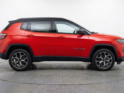 Used 2025 Jeep Compass Limited AWD/4WD image 11
