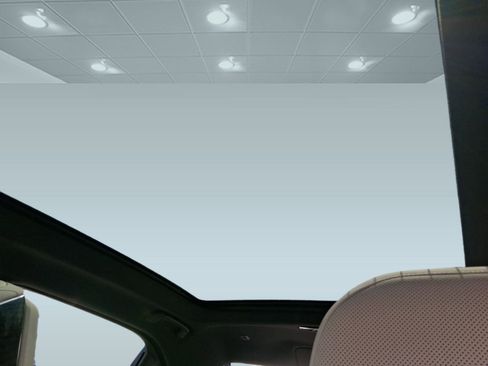 New 2026 BMW 750e xDrive image 12