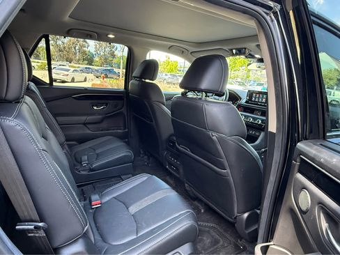 Used 2025 Honda Pilot Touring image 4