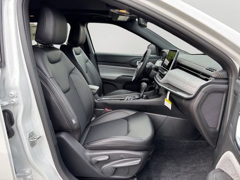 New 2026 Jeep Compass Latitude AWD/4WD image 12