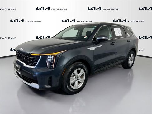 Certified 2024 Kia Sorento LX image 4