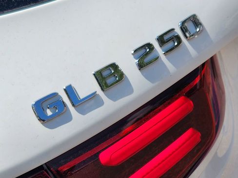 New 2025 Mercedes-Benz GLB 250 4MATIC image 11