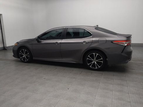 Used 2019 Toyota Camry SE FWD image 3