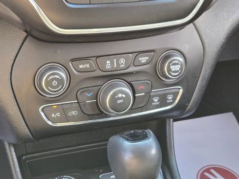 Used 2021 Jeep Cherokee Latitude Plus image 24