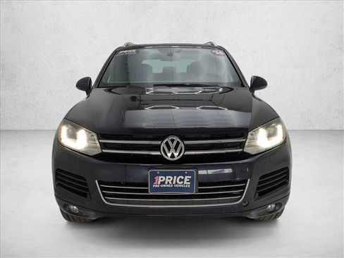 Used 2014 Volkswagen Touareg TDI image 2