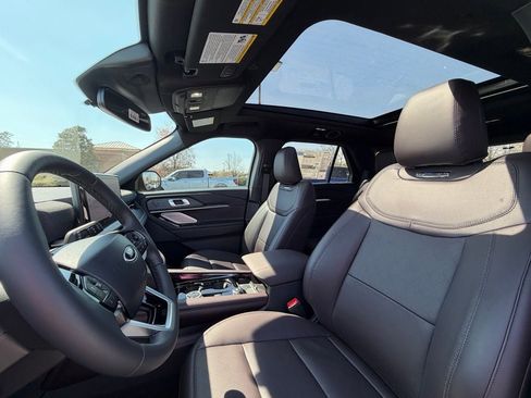 New 2026 Ford Explorer Platinum image 8