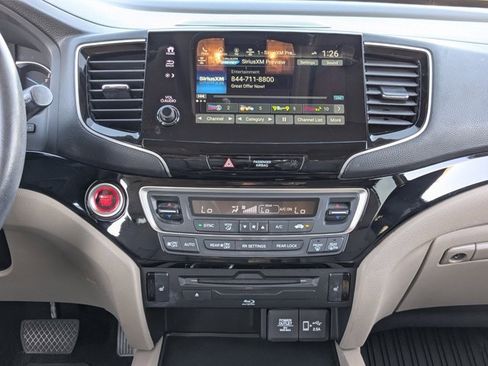 Used 2022 Honda Pilot Touring image 18