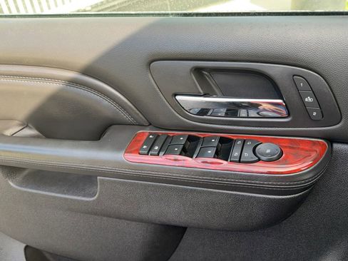 Used 2013 Cadillac Escalade ESV Premium image 19