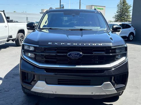 Used 2025 Ford Expedition Platinum AWD/4WD image 2