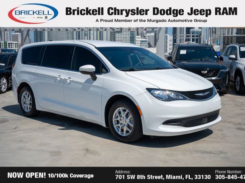 Used 2023 Chrysler Voyager LX image 3