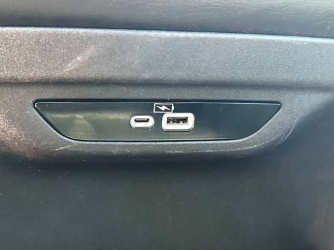 Used 2023 Chrysler Pacifica Limited FWD image 29