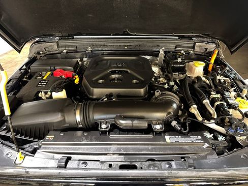 Used 2025 Jeep Wrangler Unlimited Sahara w/ Safety Group image 27