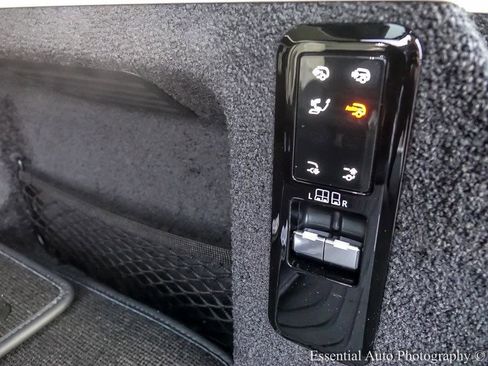 Used 2025 Land Rover Range Rover SV image 42