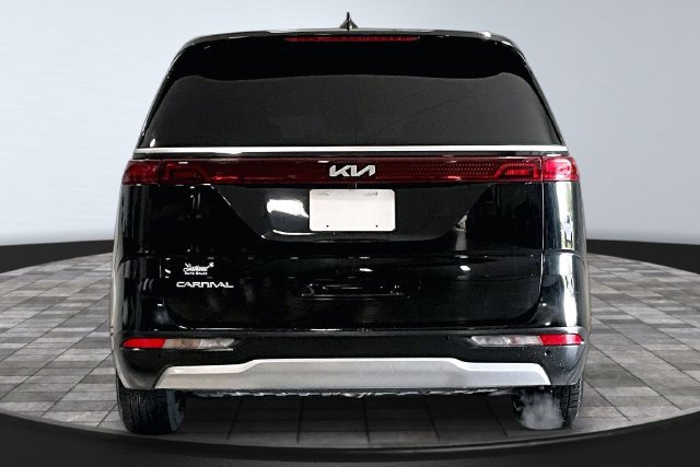 Used 2023 Kia Carnival EX FWD image 6