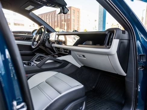 Certified 2025 Porsche Cayenne Coupe image 52