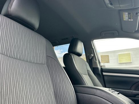 Certified 2019 Toyota Highlander Plus FWD image 18