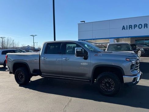 Used 2024 Chevrolet Silverado 3500 LTZ w/ LTZ Premium Package image 12