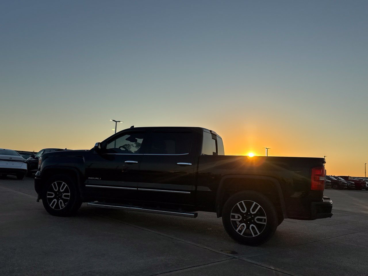 Used 2015 GMC Sierra 1500 Denali w/ Driver Alert Package RWD image 18