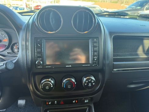 Used 2014 Jeep Patriot Latitude w/ Freedom Edition Package image 9