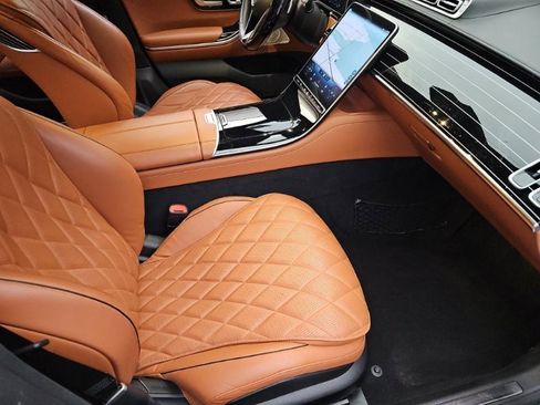 Used 2022 Mercedes-Benz S 580 4MATIC Sedan w/ AMG Line Package image 4