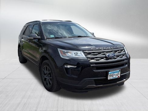 Used 2018 Ford Explorer XLT w/ XLT Appearance Package AWD/4WD image 13