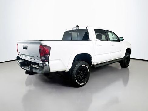 Used 2019 Toyota Tacoma SR5 w/ Four Season Floor Mat Package AWD/4WD image 6