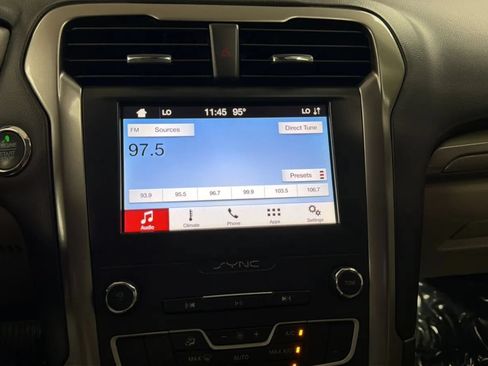 Used 2019 Ford Fusion SE FWD image 13
