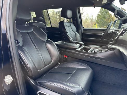 Used 2024 Jeep Wagoneer L Series II w/ Flexible Seating Group image 32