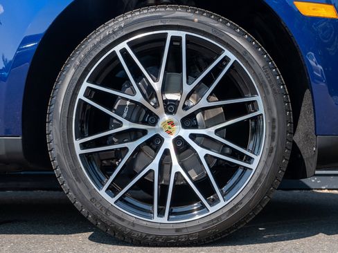 Certified 2026 Porsche Macan image 15