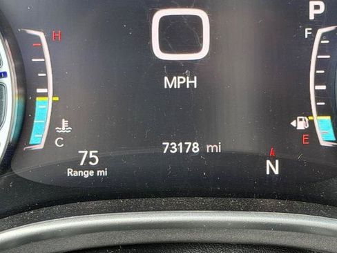 Used 2023 Chrysler Pacifica Touring-L FWD image 24